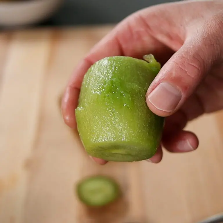 How To Peel a Kiwi Fruit