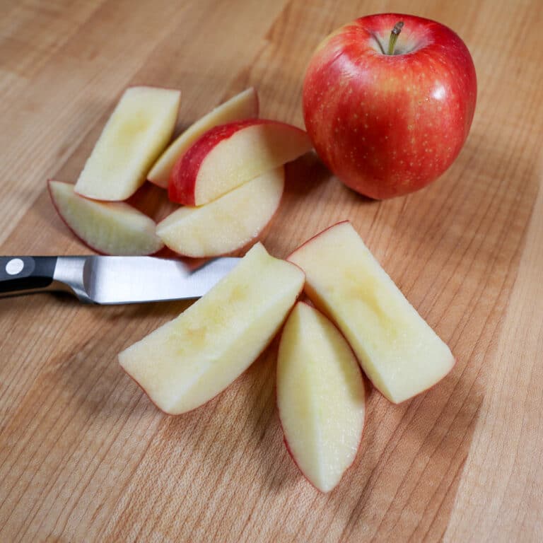 How to cut an apple