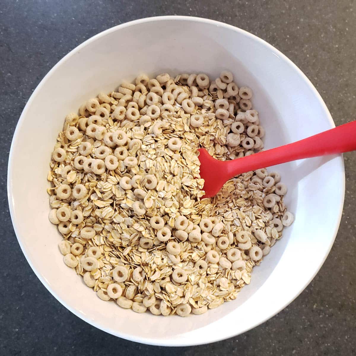Mixing bowl with cheerios and old fashion oats.