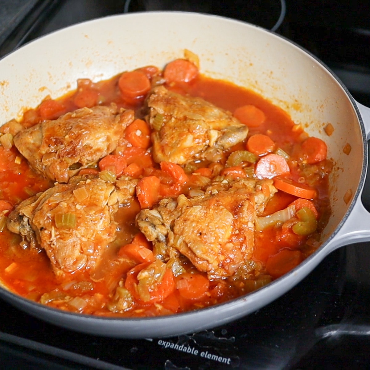 Braising chicken with carrots and celery